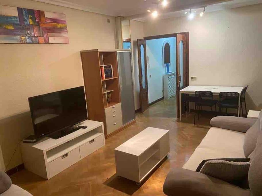 Piso Amplio, Iluminado Y Muy Bien Comunicado Apartment Madrid Exterior photo